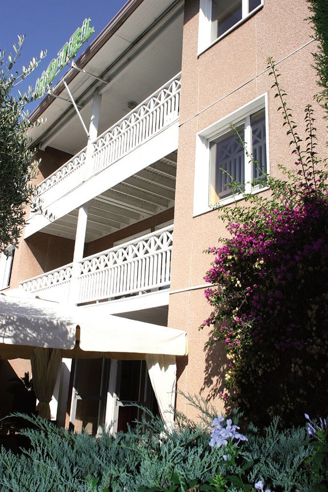 H Hotel Hyères Екстериор снимка